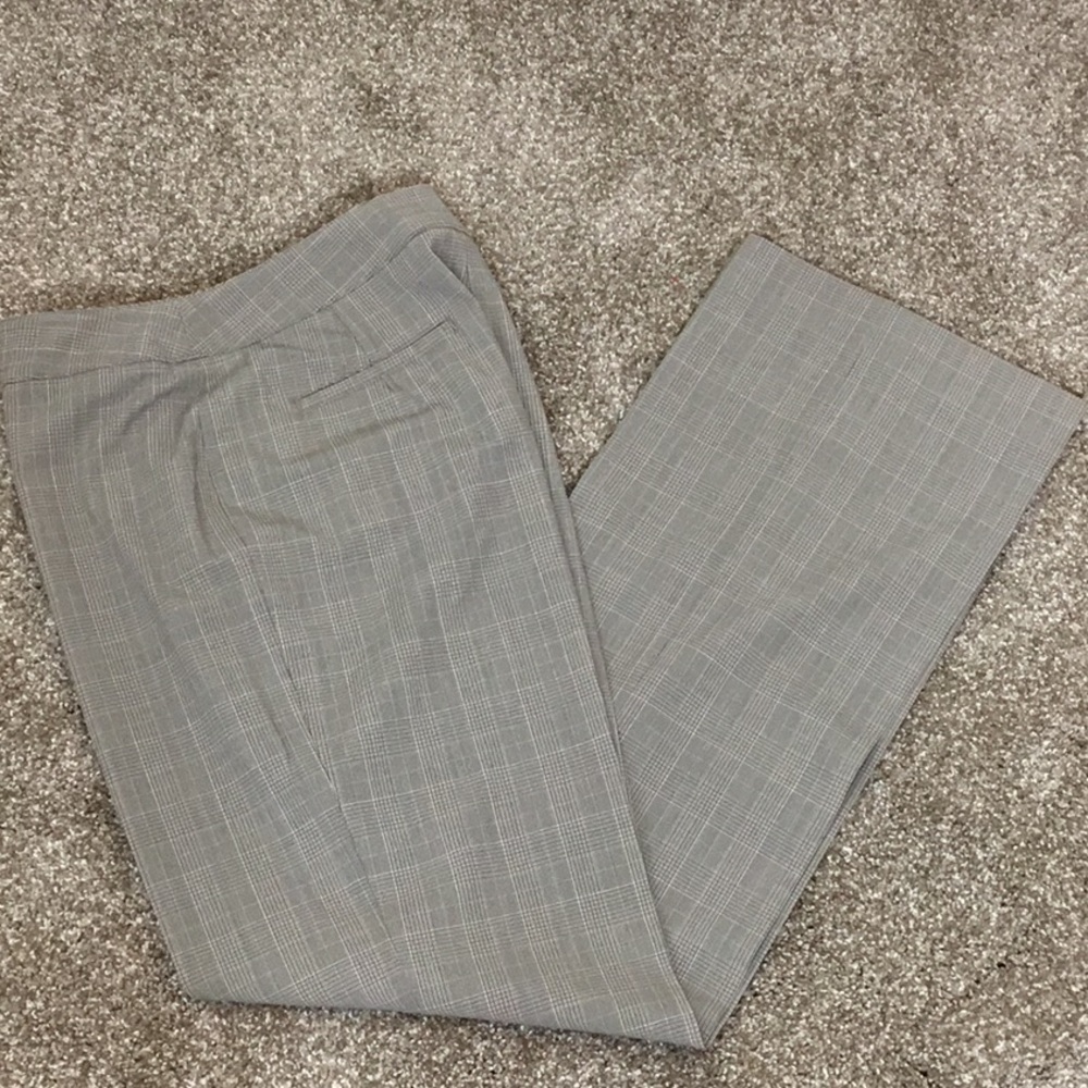 🟢 3 for $10 Rafaella pants size 6